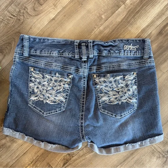 Short & Sexy Series Sophia cuffed embroidered Jean shorts size 14 - Picture 9 of 11
